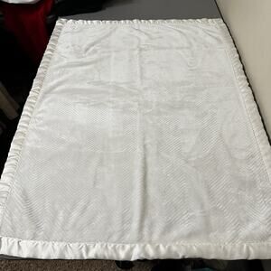 Modern Moments Baby Blanket Satin Trim Herringbone Chevron Cream Gerber